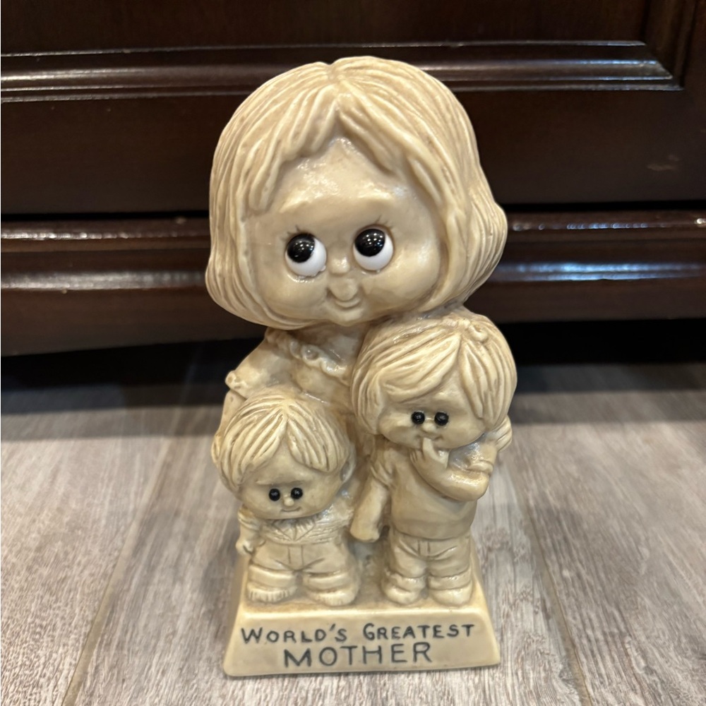 Vintage RW Berries World’s Greatest Mother Figurine